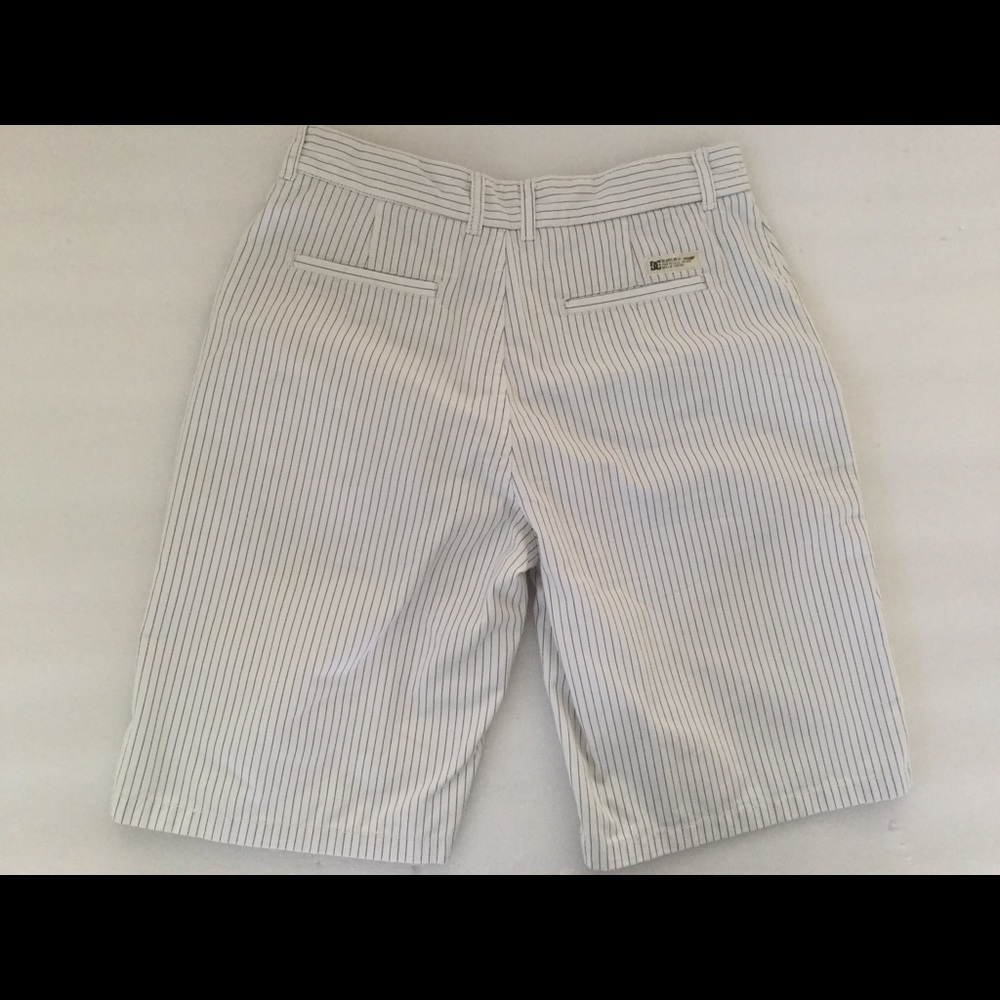 Pinstriped men’s DC skater board shorts Bermuda’s